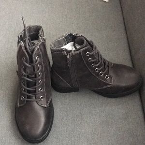 MIA size 12 girls boots with zipper